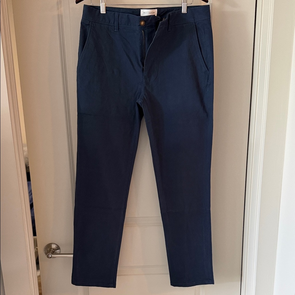 Brand New Mott and Bow Men’s Slim Fit Chino’s in Navy - Size 33x30